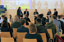 Bild von Teilnehmern einer H2-tagung-totale-Sitzung