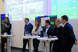 Bild von Teilnehmern einer H2-tagung-podiumsdiskussion-Sitzung